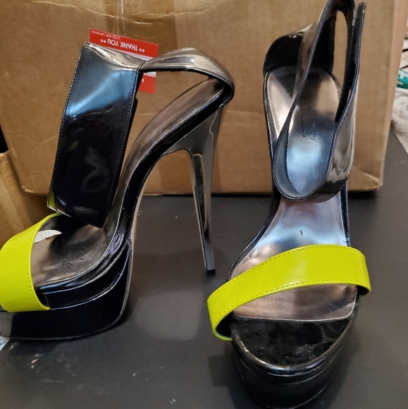 Platform heels - Picture 3 of 4